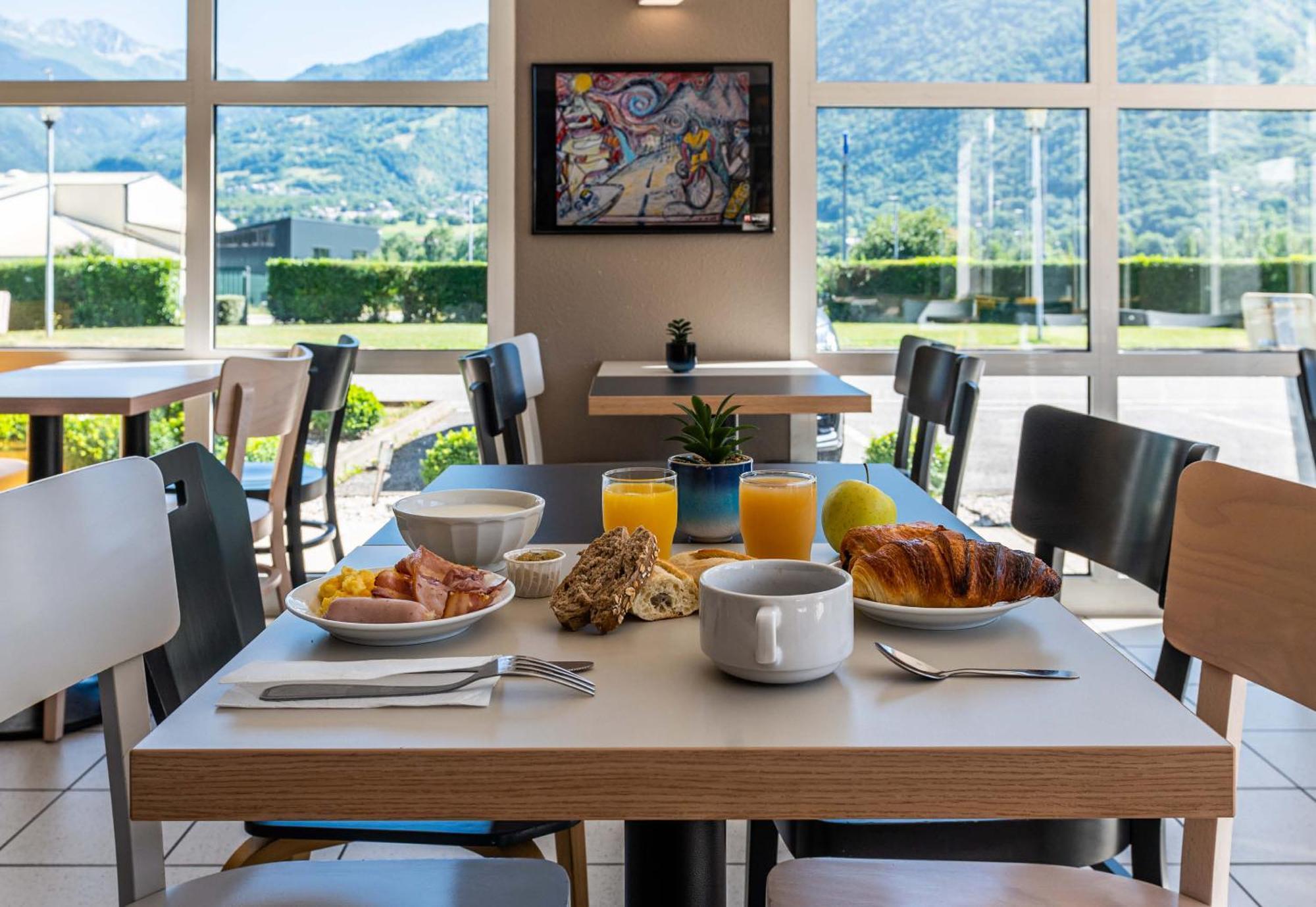 B&B Hotel Saint Jean De Maurienne Sainte-Marie-de-Cuines エクステリア 写真